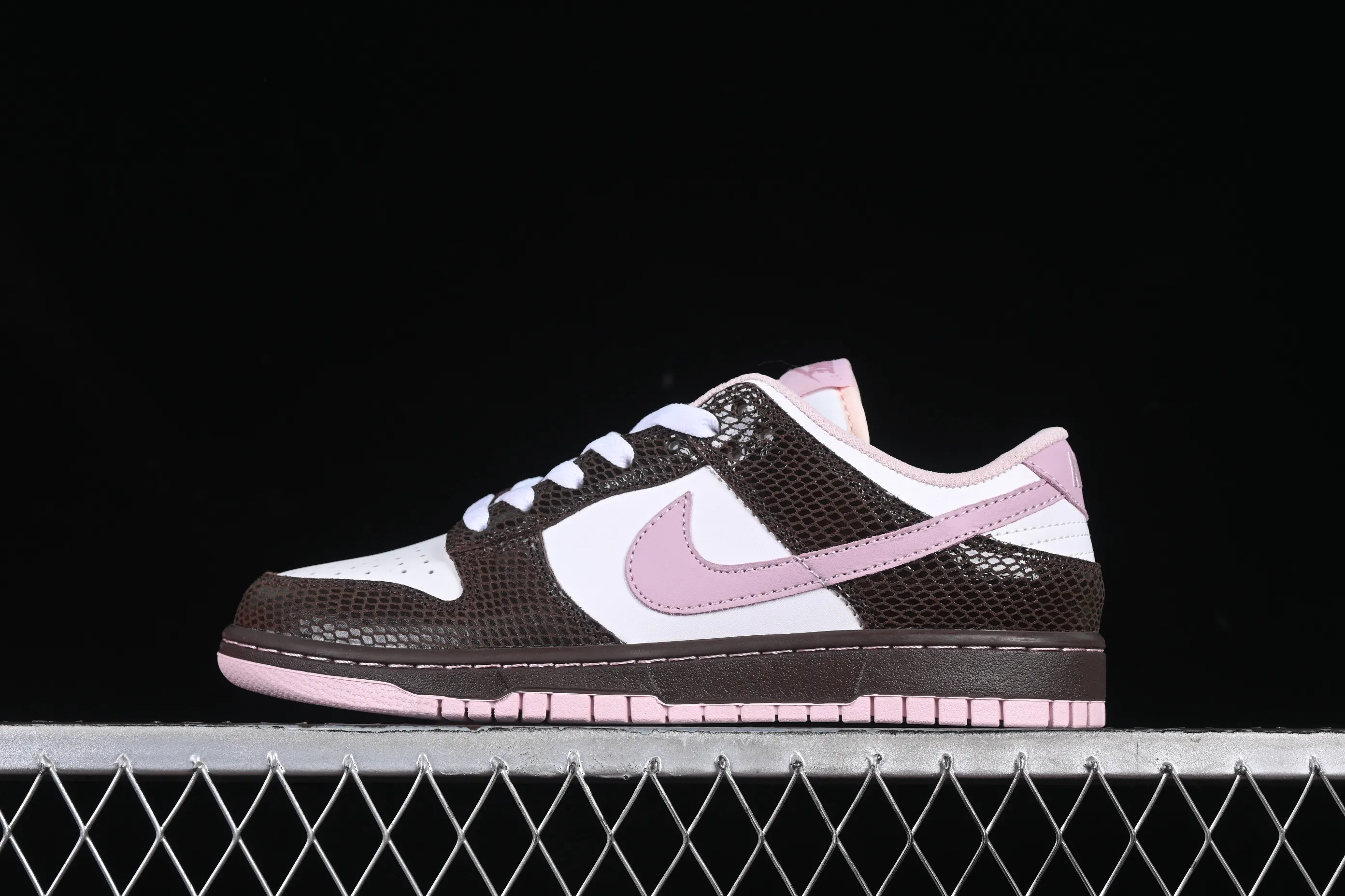 All categories Nk SB Dunk series Nk SB Dunk Low low-top sneakers Nk Dunk Low "Snakeskin" gray and purple color low-top casual sneakers HV6932-299